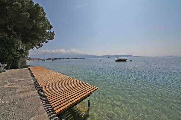 Modern Flat With Lake View & Private Beach! - Toscolano Maderno
