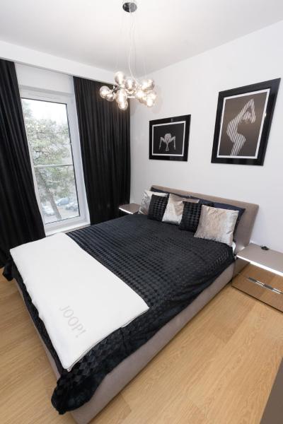 A la foto es mostra l'objecte Apartament Business&Living No 73 z prywatnym jacuzzi zewnętrznym -od maja do września- Nad Zalewem w Cedzynie i miejscem parkingowym situat a la ciutat de Cedzyna.