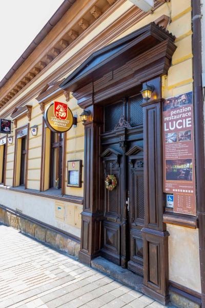Na foto é possível ver o objeto Penzion Lucie localizado na cidade de Nemyčeves.