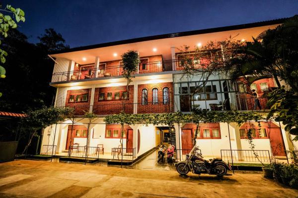 A la foto es mostra l'objecte River Inn situat a la ciutat de Matara.