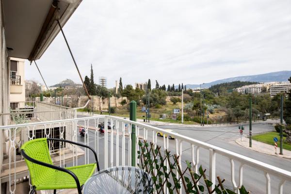 Panoramic View Apartment Next To Acropolis - Athens