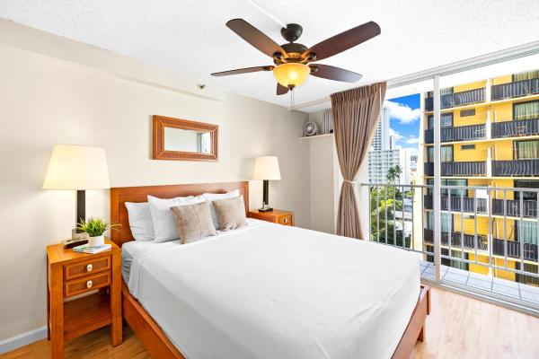 Φωτογραφία 3: 1BR with Great City Views, 3 mins to Waikiki Beach!
