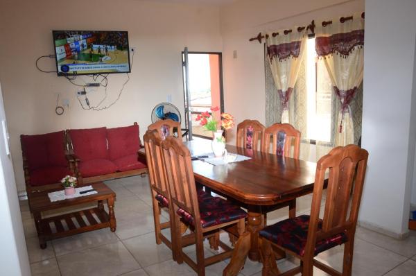 A la foto es mostra l'objecte Apartamentos Naomi situat a la ciutat de El Carmen.