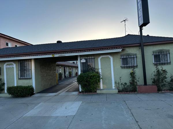 En la foto se muestra el objeto Vegas motel ubicado en la ciudad de West Athens.