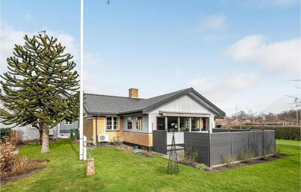 A la foto es mostra l'objecte Gorgeous Home In Nexø With Wifi situat a la ciutat de Neksø.