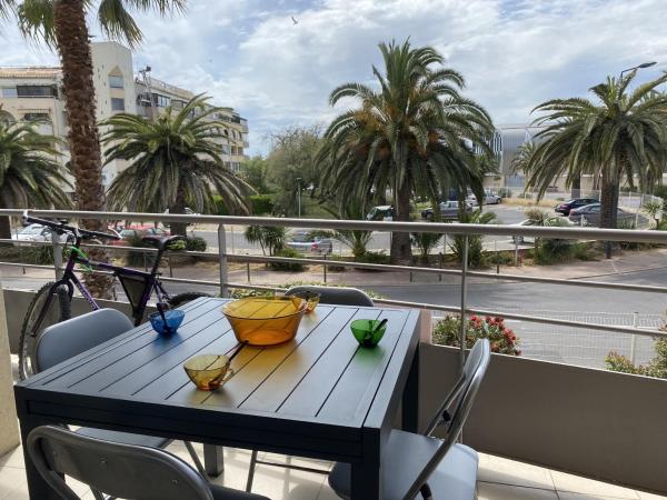 Na fotografii je vidět objekt Appartement 2 pièces avec climatisation, parking, proche plage, commerces et activités - Classé 3 étoiles - FR-1-338-426 nacházející se ve městě Sète.