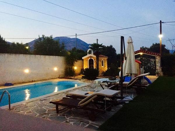 A la foto es mostra l'objecte DIMIS swimming pool small villa situat a la ciutat de Kotróni.