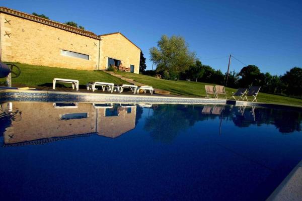 Na zdjęciu widoczny jest obiekt Wonderful house in Périgord , heated pool położony w mieście Bourrou.