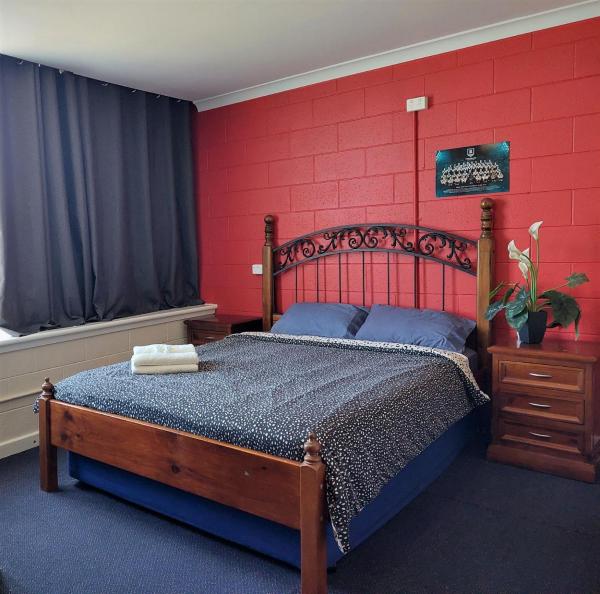 Na fotografii je vidět objekt Port Adelaide Backpackers nacházející se ve městě Adelaide.