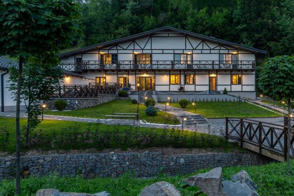 På billedet ses objektet Private House Scherbovets beliggende i byen Zhdenijevo.