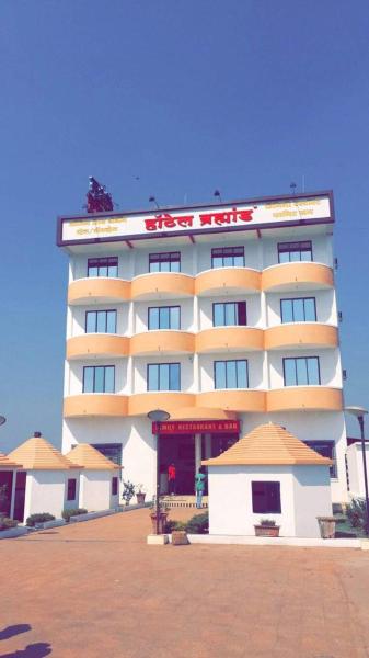 A la foto es mostra l'objecte Hotel Brahmand situat a la ciutat de Sāsvad.