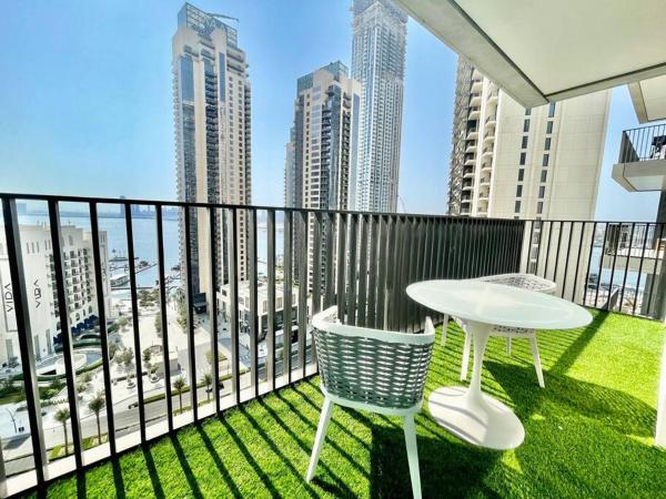 Na fotografii je vidět objekt Elegant & Chic 2bedroom balcony Creek Waterfront nacházející se ve městě Dubaj.