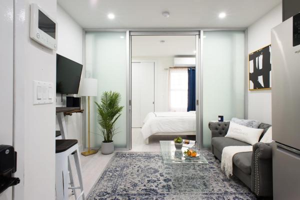 78-3B New Junior 1 BR Prime UES WD in unit, New York