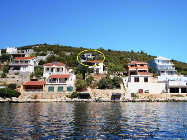 På billedet ses objektet Apartments Artatur beliggende i byen Vinišće.