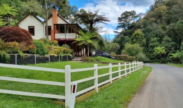 The photo shows the Whitlow Manor 3BR and optional 1BR studio located in the city of Seaton.