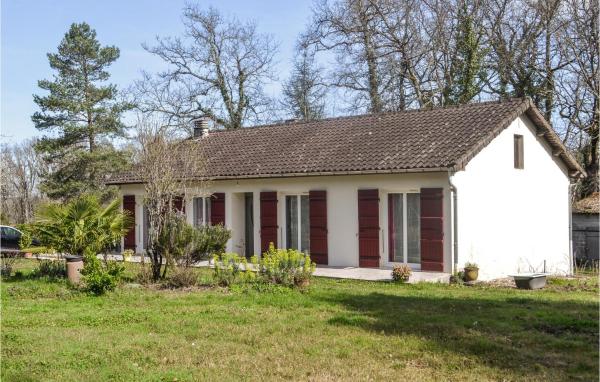 A la foto es mostra l'objecte Stunning Home In Biras With Kitchenette situat a la ciutat de Bussac.