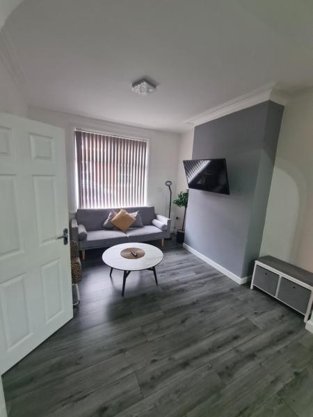 Lovely 2-bedroom house close to Media City., Manchester