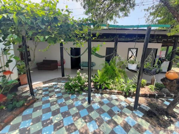 Na zdjęciu widoczny jest obiekt EL NOPAL Hostal położony w mieście Polonia.