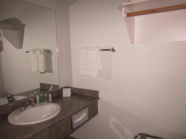 Foto 2: Super 8 by Wyndham 100 Mile House