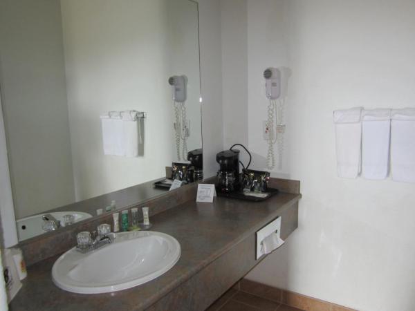 Foto 4: Super 8 by Wyndham 100 Mile House