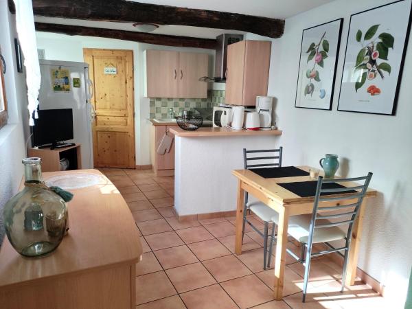 På billedet ses objektet Confortable maison de village en pierre typique beliggende i byen Mosset.