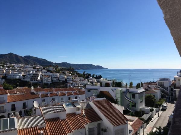 Na fotografii je vidět objekt CAPRI 32 MENYBER nacházející se ve městě Nerja.