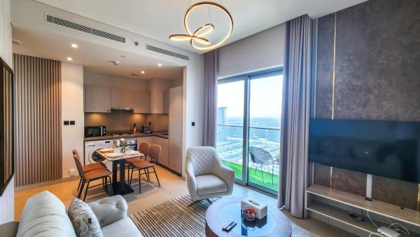 Na fotografii je vidět objekt STAY BY LATINEM Luxury 1BR Holiday Home CVR A2609 near Burj Khalifa nacházející se ve městě Dubaj.