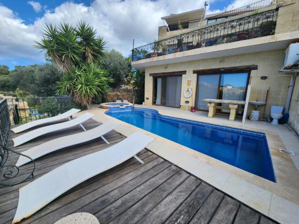 Gozo Pool and views, sleeps 3 with Private Bathroom