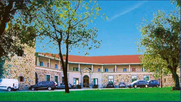 Na zdjęciu widoczny jest obiekt Palace Hotel & Spa Termas de São Tiago położony w mieście Águas.