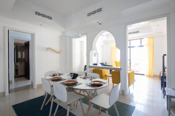 Foto 3: Chic 2BR with Burj Khalifa View in Souk Al Bahar