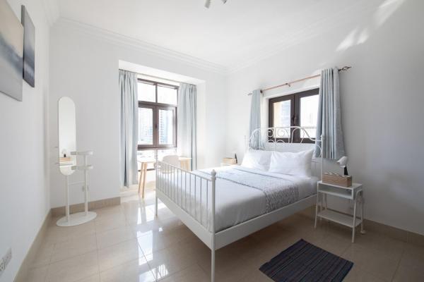 Foto 2: Chic 2BR with Burj Khalifa View in Souk Al Bahar