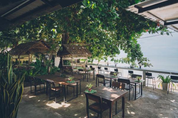 På billedet ses objektet Chill Inn Lamai Hostel & Beach Cafe beliggende i byen Koh Samui.