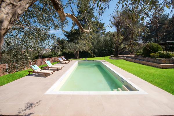 Nella foto è visibile l'oggetto Spyrelia Villa with Private Pool & Outdoor Hot Tub situato nella città di Dassia.
