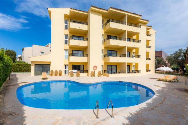 A la foto es mostra l'objecte Apto con Terraza 203 situat a la ciutat de Cala Millor.