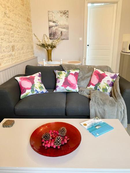 På billedet ses objektet La Montgrande, 2 bed gîte, Aulnay beliggende i byen Contré.