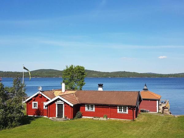 写真にはHult市にあるA Cottage with boat sauna & whirlpool as optionalが写っています。