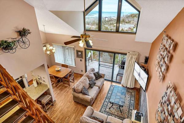Auf dem Foto ist das Objekt Scotch Pine with loft -- 1310 in der Stadt Branson zu sehen.