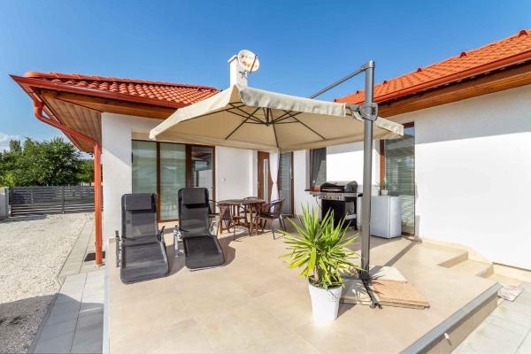 Kuvassa näkyy kohde Holiday home in Buzsak - Südtransdanubien 43397, joka sijaitsee kaupungissa Csisztapuszta.