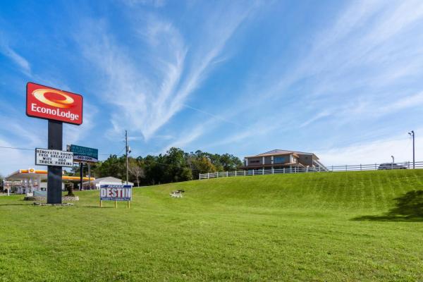 På billedet ses objektet Econo Lodge beliggende i byen Crestview.