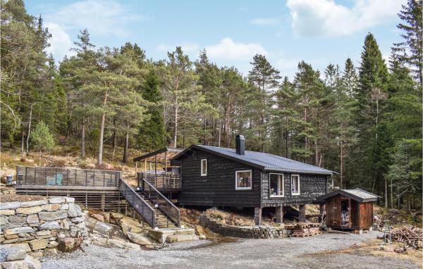 A la foto es mostra l'objecte Stunning Home In Førde I Hordaland situat a la ciutat de Lier.