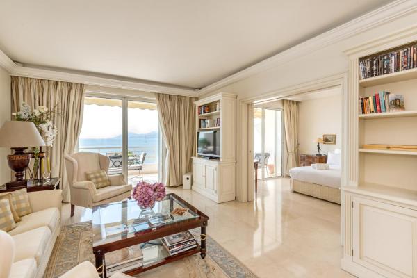 Fotografie 1: Buckingham & Lloyds - Cannes