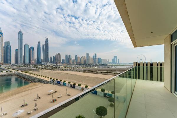 Na fotografii je vidět objekt Maison Privee - Deluxe 3BR Apt with Dubai Marina Vws & Beach Access nacházející se ve městě Dubaj.