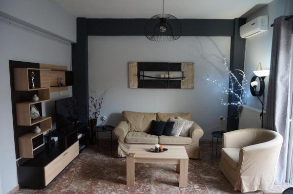 A la foto es mostra l'objecte margarita home situat a la ciutat de Kalamata.