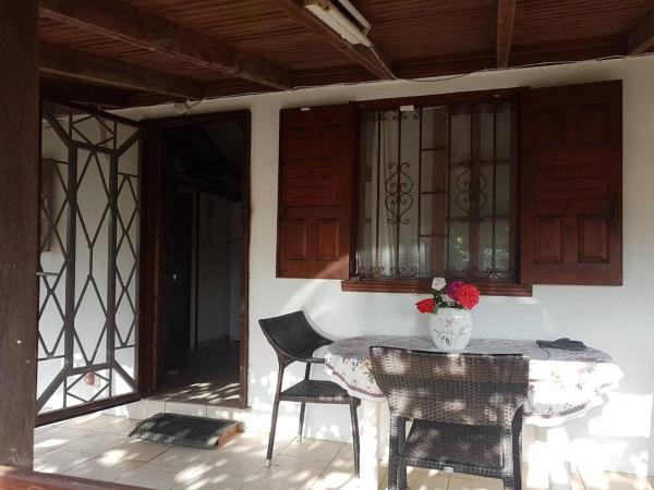 The photo shows the Skala Cottage holiday under the sun located in the city of Gythio.