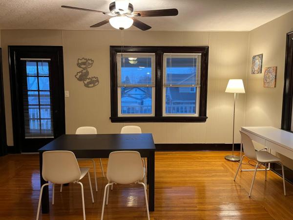 Foto 4: Hunter #2 Private One Bed near Xavier & Downtown