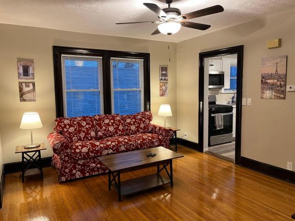 Foto 5: Hunter #2 Private One Bed near Xavier & Downtown