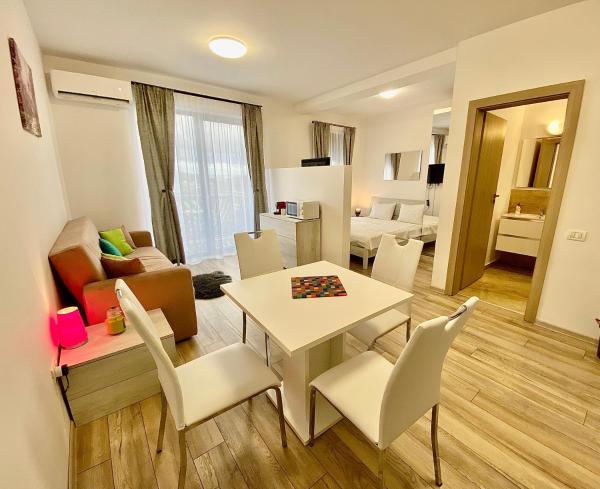 På billedet ses objektet HAPPY APARTMENT Baile Felix beliggende i byen Ciheiu.