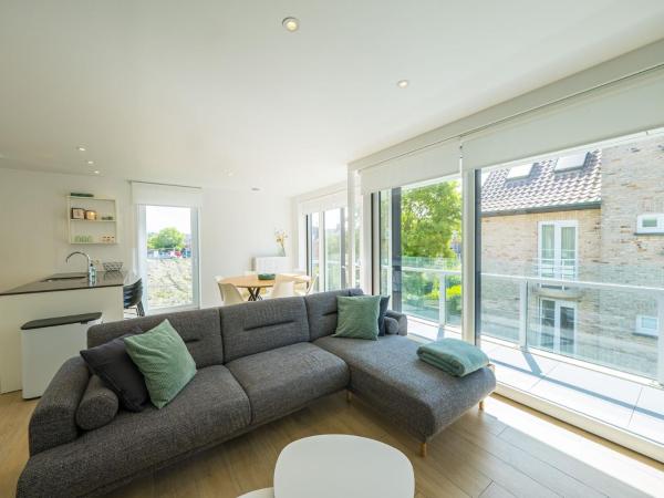 Modern apartment within walking distance of the se, Middelkerke