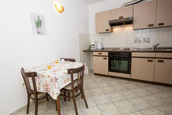 Kuvassa näkyy kohde Apartment in Duce with sea view, balcony, air conditioning, WiFi 5146-5, joka sijaitsee kaupungissa Duće.