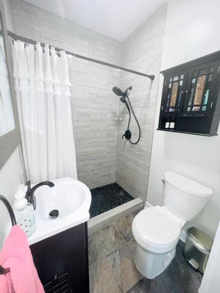 Foto 7: Spotless, Comfortable home with Hot Tub!